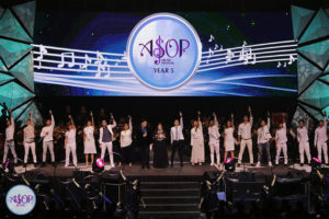 The performers' opening number during A Song Of Praise Music Festival Year 5 Grand Finals on November 7, 2016 at the Smart Araneta Coliseum. (Photoville International / Kenneth Valladolid)